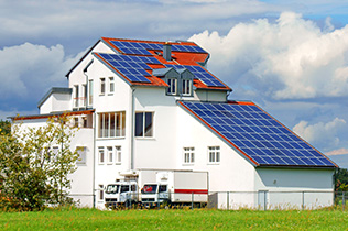 Dobieranie paneli słonecznych do akumulatorów - jak się za to zabrać?
